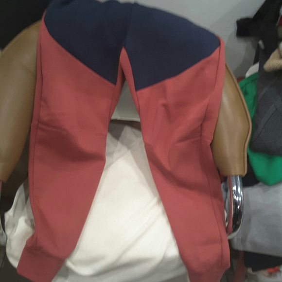 NIKE TECH SLIM FIT TAPER LEG SWEATPANTS - Picture 2 of 8